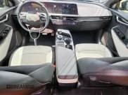 ✅ 2022 Kia EV6 GT-Line • VIN: KNDC44LA9N5052962 • Лот: 60885465. Опубликован ранее на Copart с пробегом 27 532 миль. Бесплатный доступ к архиву аукционных продаж из США и подробный отчёт об истории автомобиля на DreamBid. Изображение 8.