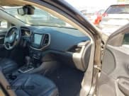 ✅ 2016 Jeep Cherokee Limited • VIN: 1C4PJMDB3GW296783 • Lot: 43184536. Wystawiony na IAAI z przebiegiem 75 342 mil. Bezpłatny archiwum sprzedaży aukcyjnych z USA i szczegółowy raport historii pojazdu na DreamBid. Zdjęcie 5.