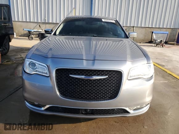 ✅ 2017 Chrysler 300 C • VIN: 2C3CCAEG0HH570396 • Lot: 80884275. Listed on Copart with 156,960 mi. Free auction sales archive from the USA and detailed vehicle history report at DreamBid. Image 5.