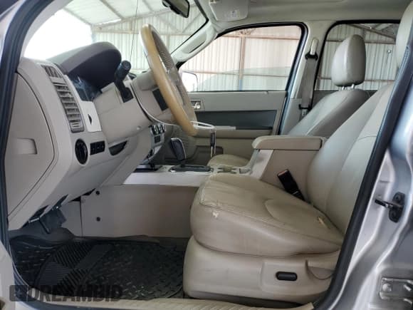 ✅ 2010 Mercury Mariner Premier • VIN: 4M2CN8HG2AKJ00812 • Lot: 61412784. Wystawiony na Copart z przebiegiem 215 509 mil. Bezpłatny archiwum sprzedaży aukcyjnych z USA i szczegółowy raport historii pojazdu na DreamBid. Zdjęcie 7.