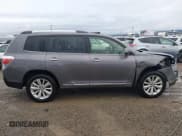 ✅ 2013 Toyota Highlander Limited • VIN: JTEDC3EH4D2012859 • Лот: 43341946. Опубликован ранее на IAAI с пробегом 174 539 миль. Бесплатный доступ к архиву аукционных продаж из США и подробный отчёт об истории автомобиля на DreamBid. Изображение 13.
