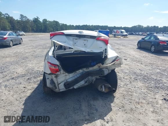 ✅ 2018 Toyota Corolla SE • VIN: 5YFBURHEXJP833667 • Lot: 43355639. Listed on IAAI with 116,952 mi. Free auction sales archive from the USA and detailed vehicle history report at DreamBid. Image 16.