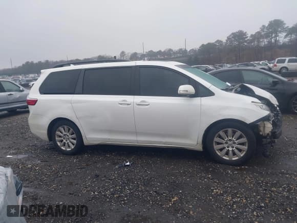 ✅ 2016 Toyota Sienna XLE • VIN: 5TDYK3DC6GS698608 • Lot: 43779404. Listed on IAAI with 363,305 mi. Free auction sales archive from the USA and detailed vehicle history report at DreamBid. Image 13.