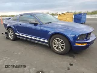 ✅ 2005 Ford Mustang Deluxe • VIN: 1ZVFT80N755139397 • Lot: 91288255. Wystawiony na Copart z przebiegiem 163 478 mil. Bezpłatny archiwum sprzedaży aukcyjnych z USA i szczegółowy raport historii pojazdu na DreamBid. Zdjęcie 4.