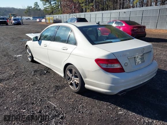 ✅ 2011 Mercedes-Benz C 300 Sport • VIN: WDDGF8BB3BR183540 • Лот: 41187267. Опубликован ранее на IAAI с пробегом 169 929 миль. Бесплатный доступ к архиву аукционных продаж из США и подробный отчёт об истории автомобиля на DreamBid. Изображение 3.