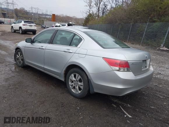 ✅ 2009 Honda Accord LX-P • VIN: 1HGCP26439A201754 • Lot: 43612575. Listed on IAAI with 286,310 mi. Free auction sales archive from the USA and detailed vehicle history report at DreamBid. Image 3.