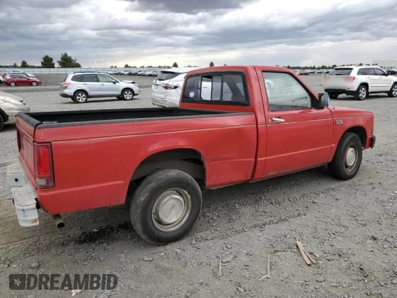 ✅ 1988 GMC Sonoma • VIN: 1GTBS14E2J2539806 • Lot: 71105184. Wystawiony na Copart z przebiegiem 141 085 mil. Bezpłatny archiwum sprzedaży aukcyjnych z USA i szczegółowy raport historii pojazdu na DreamBid. Zdjęcie 3.
