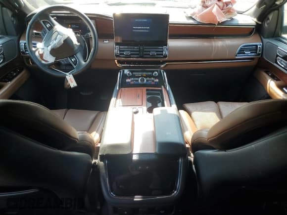 ✅ 2024 Lincoln Navigator Reserve • VIN: 5LMJJ3LG3REL10423 • Lot: 84262745. Wystawiony na Copart z przebiegiem 14 349 mil. Bezpłatny archiwum sprzedaży aukcyjnych z USA i szczegółowy raport historii pojazdu na DreamBid. Zdjęcie 8.