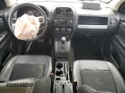 ✅ 2016 Jeep Compass Sport SE • VIN: 1C4NJDBB0GD759999 • Lot: 56983255. Wystawiony na Copart z przebiegiem 69 548 mil. Bezpłatny archiwum sprzedaży aukcyjnych z USA i szczegółowy raport historii pojazdu na DreamBid. Zdjęcie 8.