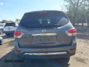 ✅ 2016 Nissan Pathfinder S • VIN: 5N1AR2MM3GC663067 • Lot: 43346713. Wystawiony na IAAI z przebiegiem 111 434 mil. Bezpłatny archiwum sprzedaży aukcyjnych z USA i szczegółowy raport historii pojazdu na DreamBid. Zdjęcie 16.