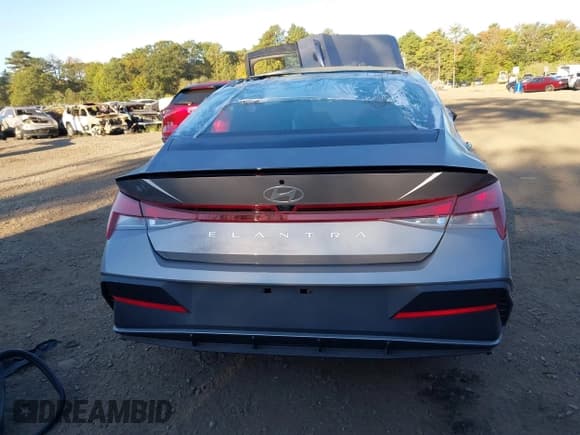 ✅ 2025 Hyundai Elantra SEL Sport • VIN: KMHLM4DG6SU933179 • Lot: 43275340. Wystawiony na IAAI z przebiegiem 44 mil. Bezpłatny archiwum sprzedaży aukcyjnych z USA i szczegółowy raport historii pojazdu na DreamBid. Zdjęcie 17.