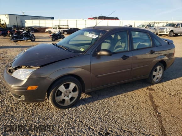 ✅ 2005 Ford Focus S • VIN: 1FAFP34N25W317575 • Lot: 91159675. Wystawiony na Copart z przebiegiem 176 574 mil. Bezpłatny archiwum sprzedaży aukcyjnych z USA i szczegółowy raport historii pojazdu na DreamBid. Zdjęcie 1.