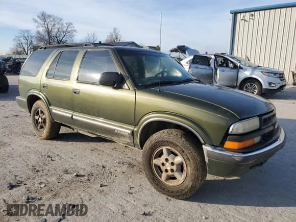 ✅ 2001 Chevrolet Blazer LT • VIN: 1GNDT13W912114106 • Lot: 88358955. Wystawiony na Copart z przebiegiem 185 349 mil. Bezpłatny archiwum sprzedaży aukcyjnych z USA i szczegółowy raport historii pojazdu na DreamBid. Zdjęcie 4.