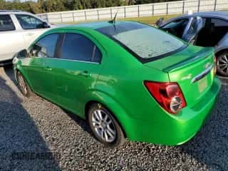 2014 Chevrolet Sonic LT z VIN 1G1JC5SH0E4236278, wystawiony jako Copart lot #73875594 z przebiegiem 110 929 mil mil oraz Szkoda całkowita • Salvage title. Historia ofert i sprzedaży dostępna na DreamBid. Obrazek 2.