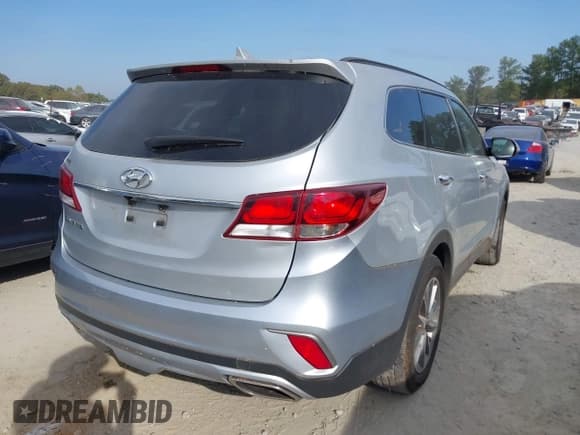 ✅ 2017 Hyundai Santa Fe SE • VIN: KM8SN4HF1HU215249 • Lot: 43508975. Listed on IAAI with 188,881 mi. Free auction sales archive from the USA and detailed vehicle history report at DreamBid. Image 4.