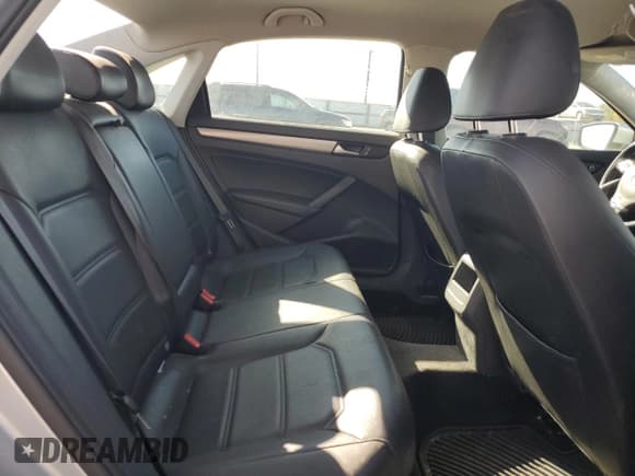 ✅ 2015 Volkswagen Passat S • VIN: 1VWAS7A39FC110212 • Лот: 90086945. Опубликован ранее на Copart с пробегом Не указан. Бесплатный доступ к архиву аукционных продаж из США и подробный отчёт об истории автомобиля на DreamBid. Изображение 10.