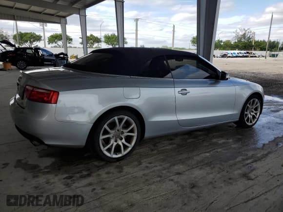✅ 2011 Audi A5 Premium • VIN: WAUAFAFH2BN020338 • Lot: 92361405. Listed on Copart with 83,161 mi. Free auction sales archive from the USA and detailed vehicle history report at DreamBid. Image 3.