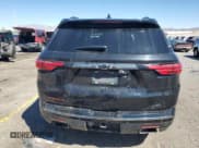 ✅ 2022 Chevrolet Traverse Premier • VIN: 1GNEVKKW1NJ187715 • Lot: 71280995. Wystawiony na Copart z przebiegiem 69 933 mil. Bezpłatny archiwum sprzedaży aukcyjnych z USA i szczegółowy raport historii pojazdu na DreamBid. Zdjęcie 6.
