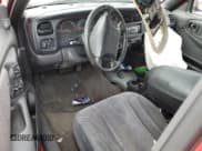 ✅ 2000 Dodge Dakota Sport • VIN: 1B7GG22N1YS504247 • Lot: 84148404. Wystawiony na Copart z przebiegiem Nie podano. Bezpłatny archiwum sprzedaży aukcyjnych z USA i szczegółowy raport historii pojazdu na DreamBid. Zdjęcie 8.