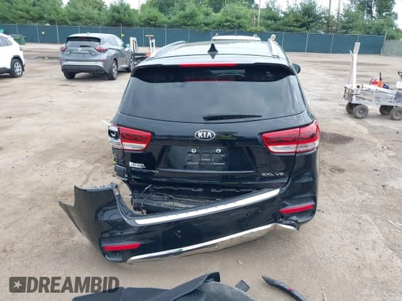 ✅ 2017 Kia Sorento SX • VIN: 5XYPKDA5XHG205034 • Lot: 42759186. Listed on IAAI with 134,732 mi. Free auction sales archive from the USA and detailed vehicle history report at DreamBid. Image 17.