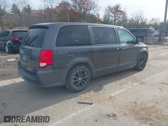 ✅ 2017 Dodge Grand Caravan SXT • VIN: 2C4RDGCG1HR726335 • Lot: 43658621. Listed on IAAI with 229,574 mi. Free auction sales archive from the USA and detailed vehicle history report at DreamBid. Image 4.