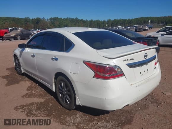 ✅ 2015 Nissan Altima S • VIN: 1N4AL3AP9FC482487 • Lot: 43624120. Wystawiony na IAAI z przebiegiem 214 600 mil. Bezpłatny archiwum sprzedaży aukcyjnych z USA i szczegółowy raport historii pojazdu na DreamBid. Zdjęcie 3.