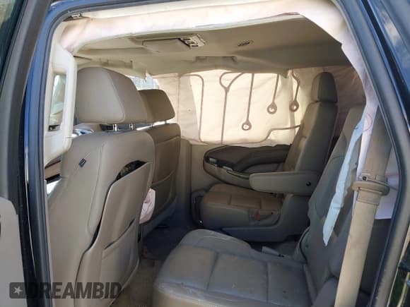 ✅ 2015 Chevrolet Tahoe LT • VIN: 1GNSCBKC6FR745883 • Lot: 43506262. Wystawiony na IAAI z przebiegiem 172 979 mil. Bezpłatny archiwum sprzedaży aukcyjnych z USA i szczegółowy raport historii pojazdu na DreamBid. Zdjęcie 8.