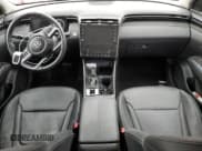 ✅ 2022 Hyundai Tucson SEL • VIN: 5NMJCCAE7NH061263 • Lot: 77707554. Wystawiony na Copart z przebiegiem 23 085 mil. Bezpłatny archiwum sprzedaży aukcyjnych z USA i szczegółowy raport historii pojazdu na DreamBid. Zdjęcie 8.