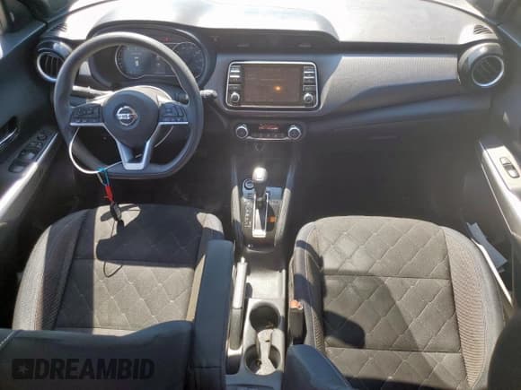 ✅ 2018 Nissan Kicks SV • VIN: 3N1CP5CU2JL537562 • Lot: 71481685. Listed on Copart with 138,085 mi. Free auction sales archive from the USA and detailed vehicle history report at DreamBid. Image 8.