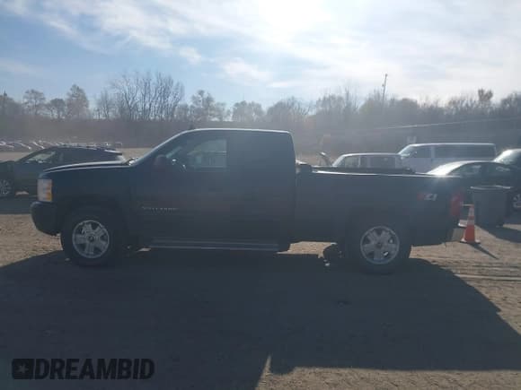 ✅ 2010 Chevrolet Silverado 1500 LT • VIN: 1GCSKSE38AZ199605 • Lot: 43666709. Listed on IAAI with 239,267 mi. Free auction sales archive from the USA and detailed vehicle history report at DreamBid. Image 14.