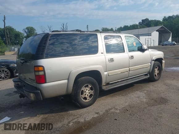 ✅ 2004 Chevrolet Suburban LT • VIN: 3GNFK16Z94G281319 • Lot: 42978931. Listed on IAAI with Not provided. Free auction sales archive from the USA and detailed vehicle history report at DreamBid. Image 4.