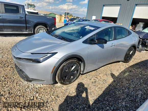 2025 Toyota Prius LE с VIN JTDACAAU0S3054399, выставлен на аукционе Copart как лот 81610355 с пробегом 3 799 миль миль и На запчасти • Non repairable. История ставок и продаж доступна на DreamBid. Изображение 1.