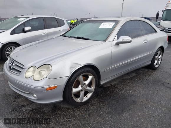 ✅ 2005 Mercedes-Benz CLK 320 • VIN: WDBTJ65JX5F139957 • Лот: 43689322. Опубликован ранее на IAAI с пробегом 160 747 миль. Бесплатный доступ к архиву аукционных продаж из США и подробный отчёт об истории автомобиля на DreamBid. Изображение 2.