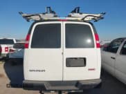 ✅ 2019 GMC Savana Cargo • VIN: 1GTW7AFG9K1326361 • Lot: 43598941. Wystawiony na IAAI z przebiegiem 154 258 mil. Bezpłatny archiwum sprzedaży aukcyjnych z USA i szczegółowy raport historii pojazdu na DreamBid. Zdjęcie 16.