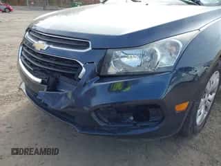 2015 Chevrolet Cruze LS z VIN 1G1PA5SH7F7259010, wystawiony jako IAAI lot #43609681 z przebiegiem 93 417 mil mil oraz . Historia ofert i sprzedaży dostępna na DreamBid. Obrazek 6.