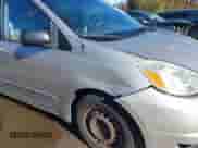 2005 Toyota Sienna LE z VIN 5TDZA23C65S337685, wystawiony jako IAAI lot #43573976 z przebiegiem 247 716 mil mil oraz . Historia ofert i sprzedaży dostępna na DreamBid. Obrazek 6.