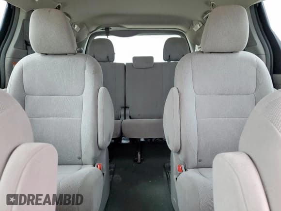 ✅ 2017 Toyota Sienna L • VIN: 5TDZZ3DC1HS891038 • Lot: 93369995. Wystawiony na Copart z przebiegiem 107 494 mil. Bezpłatny archiwum sprzedaży aukcyjnych z USA i szczegółowy raport historii pojazdu na DreamBid. Zdjęcie 10.