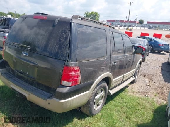 ✅ 2005 Ford Expedition Eddie Bauer • VIN: 1FMFU17535LA38698 • Лот: 42842950. Опубликован ранее на IAAI с пробегом 191 097 миль. Бесплатный доступ к архиву аукционных продаж из США и подробный отчёт об истории автомобиля на DreamBid. Изображение 4.