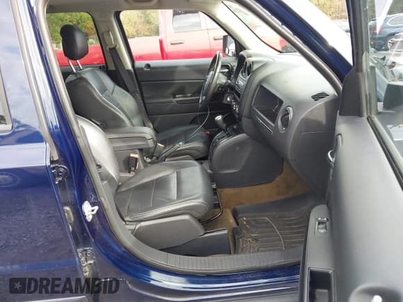 ✅ 2017 Jeep Patriot Latitude • VIN: 1C4NJRFB0HD130011 • Lot: 43749304. Listed on IAAI with 117,058 mi. Free auction sales archive from the USA and detailed vehicle history report at DreamBid. Image 5.