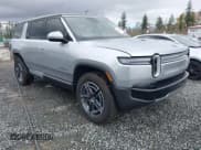 ✅ 2025 Rivian R1S Adventure • VIN: 7PDSGBBA7SN053914 • Lot: 43642502. Wystawiony na IAAI z przebiegiem 17 600 mil. Bezpłatny archiwum sprzedaży aukcyjnych z USA i szczegółowy raport historii pojazdu na DreamBid. Zdjęcie 1.