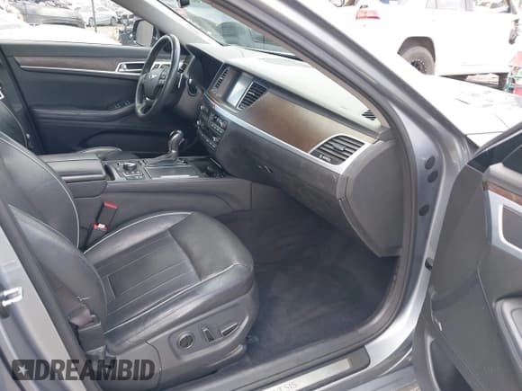 ✅ 2016 Hyundai Genesis 3.8L • VIN: KMHGN4JE3GU132363 • Lot: 41551013. Wystawiony na IAAI z przebiegiem 167 739 mil. Bezpłatny archiwum sprzedaży aukcyjnych z USA i szczegółowy raport historii pojazdu na DreamBid. Zdjęcie 5.