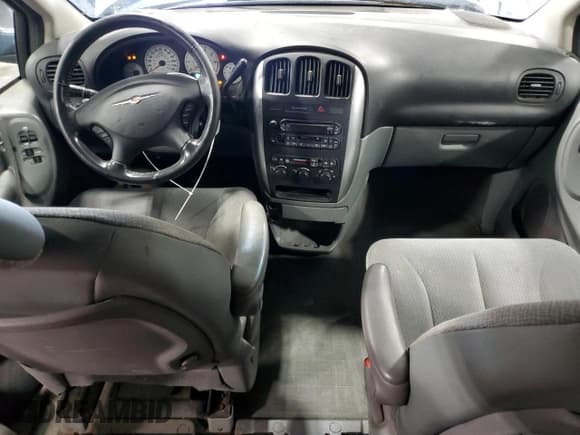 ✅ 2005 Chrysler Town & Country Touring • VIN: 2C4GP54L05R215807 • Лот: 84770625. Опубликован ранее на Copart с пробегом 236 334 миль. Бесплатный доступ к архиву аукционных продаж из США и подробный отчёт об истории автомобиля на DreamBid. Изображение 8.