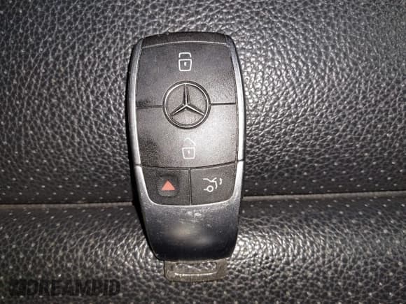 ✅ 2020 Mercedes-Benz C 300 • VIN: WDDWF8EB4LR549336 • Lot: 41567409. Wystawiony na IAAI z przebiegiem 19 642 mil. Bezpłatny archiwum sprzedaży aukcyjnych z USA i szczegółowy raport historii pojazdu na DreamBid. Zdjęcie 11.