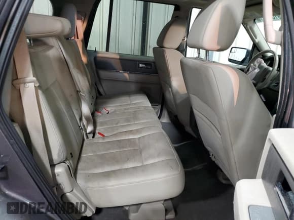 ✅ 2014 Ford Expedition XLT • VIN: 1FMJU1J50EEF17264 • Lot: 91066315. Wystawiony na Copart z przebiegiem 116 674 mil. Bezpłatny archiwum sprzedaży aukcyjnych z USA i szczegółowy raport historii pojazdu na DreamBid. Zdjęcie 11.