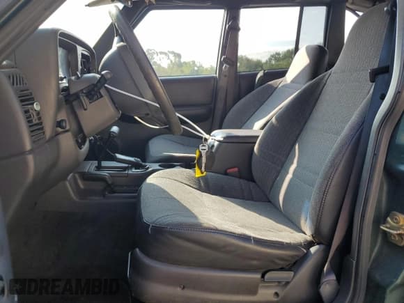 ✅ 2000 Jeep Cherokee • VIN: 1J4FF48S4YL101178 • Lot: 71445005. Wystawiony na Copart z przebiegiem Nie podano. Bezpłatny archiwum sprzedaży aukcyjnych z USA i szczegółowy raport historii pojazdu na DreamBid. Zdjęcie 7.