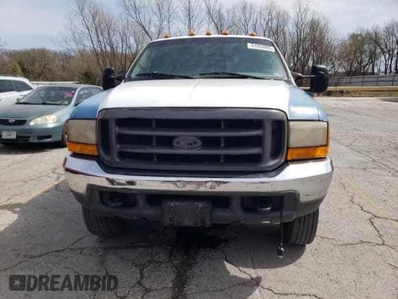 ✅ 2000 Ford F-450 XL • VIN: 1FDXW46F5YEC97423 • Lot: 51453005. Wystawiony na Copart z przebiegiem 301 409 mil. Bezpłatny archiwum sprzedaży aukcyjnych z USA i szczegółowy raport historii pojazdu na DreamBid. Zdjęcie 5.