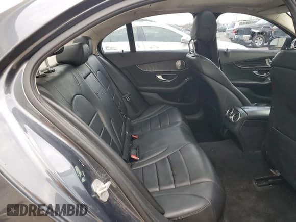 ✅ 2015 Mercedes-Benz C 300 Sport • VIN: 55SWF4KB7FU075835 • Лот: 92116705. Опубликован ранее на Copart с пробегом 134 613 миль. Бесплатный доступ к архиву аукционных продаж из США и подробный отчёт об истории автомобиля на DreamBid. Изображение 10.