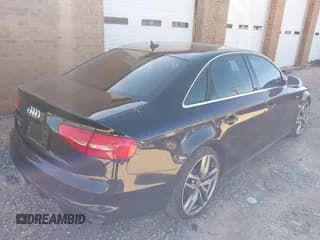 ✅ 2013 Audi S4 Premium Plus • VIN: WAUBGAFL2DA129852 • Lot: 43612202. Wystawiony na IAAI z przebiegiem 60 553 mil. Bezpłatny archiwum sprzedaży aukcyjnych z USA i szczegółowy raport historii pojazdu na DreamBid. Zdjęcie 4.