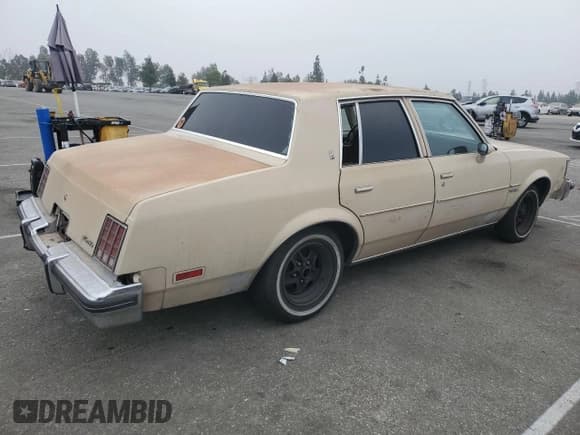 ✅ 1982 Oldsmobile Cutlass Supreme • VIN: 1G3AR69A1CM537658 • Lot: 76209654. Wystawiony na Copart z przebiegiem 23 309 mil. Bezpłatny archiwum sprzedaży aukcyjnych z USA i szczegółowy raport historii pojazdu na DreamBid. Zdjęcie 3.