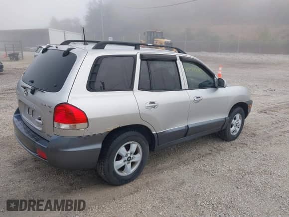 2005 Hyundai Santa Fe GLS с VIN KM8SC73D45U893308, выставлен на аукционе IAAI как лот 40479840 с пробегом 163 726 миль миль и . История ставок и продаж доступна на DreamBid. Изображение 4.